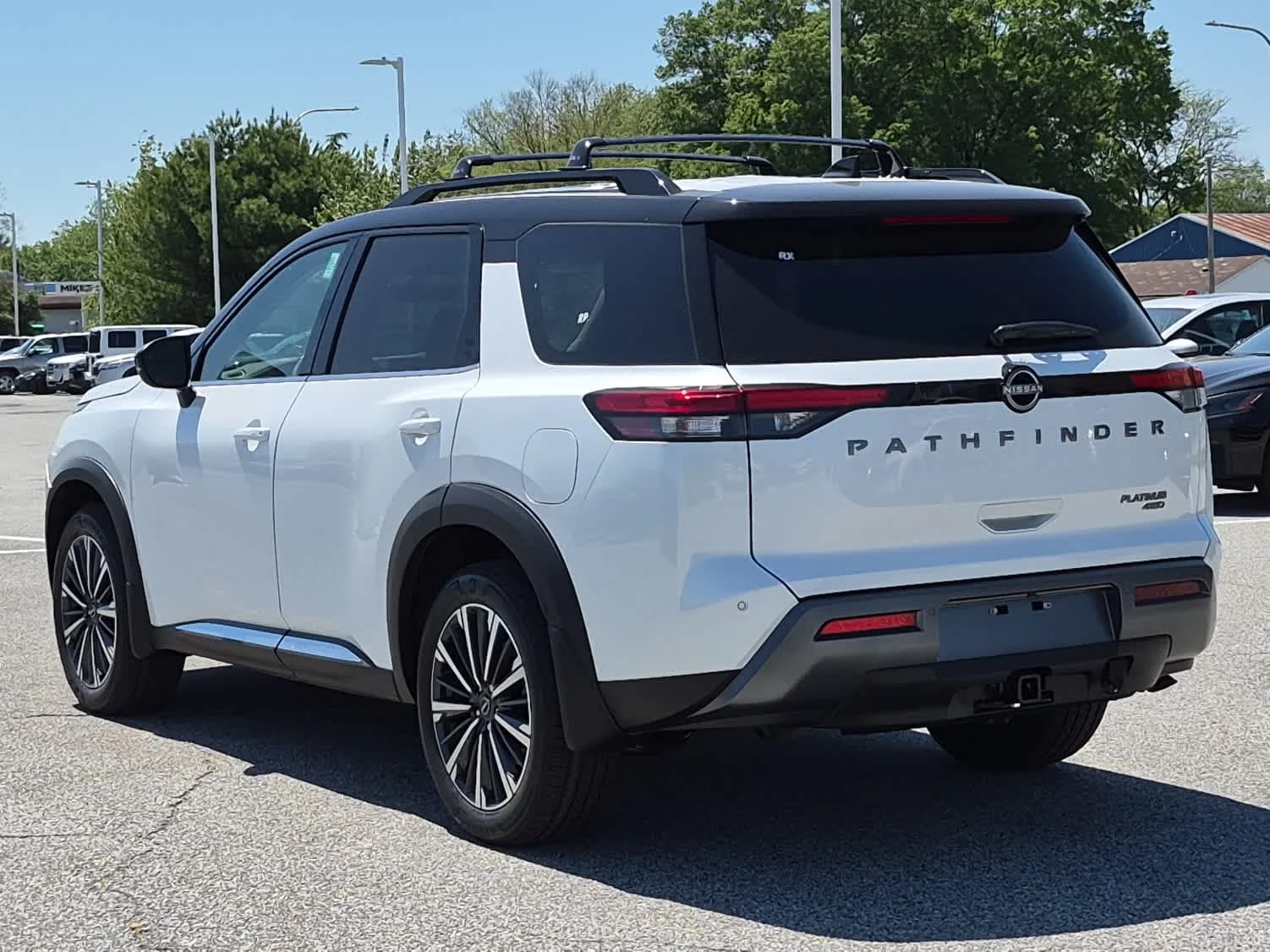 New 2026 Everest White Pearl TriCoat / Super Black Two-tone Nissan Platinum image 4