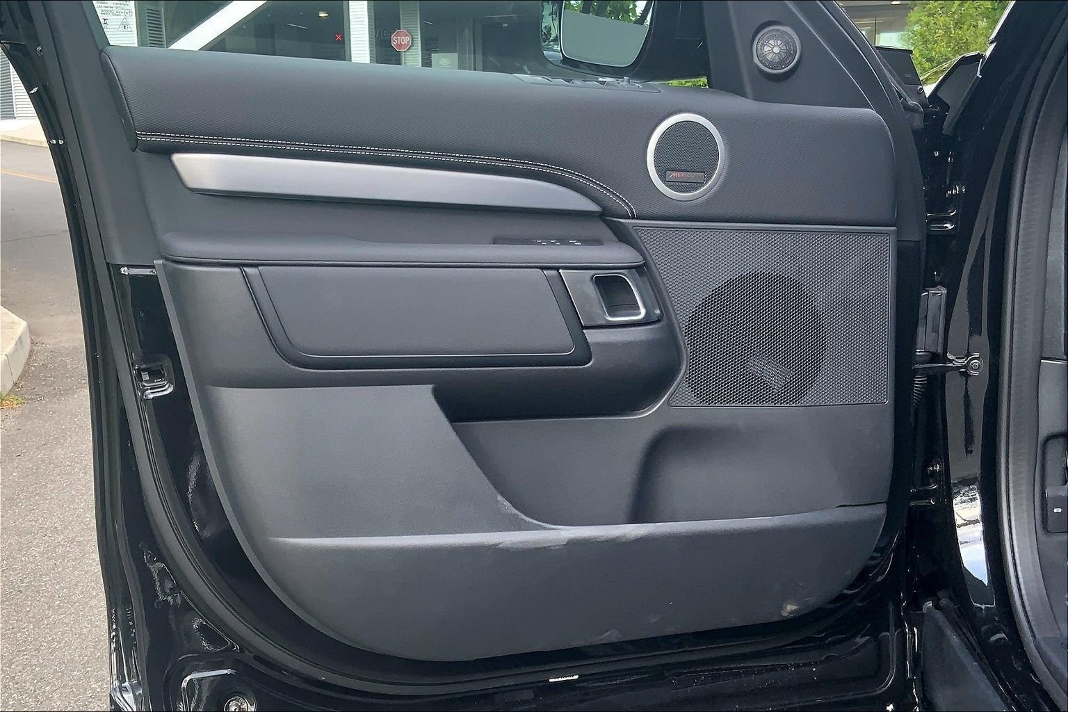 New 2026 Santorini Black Land Rover Gemini Edition image 10