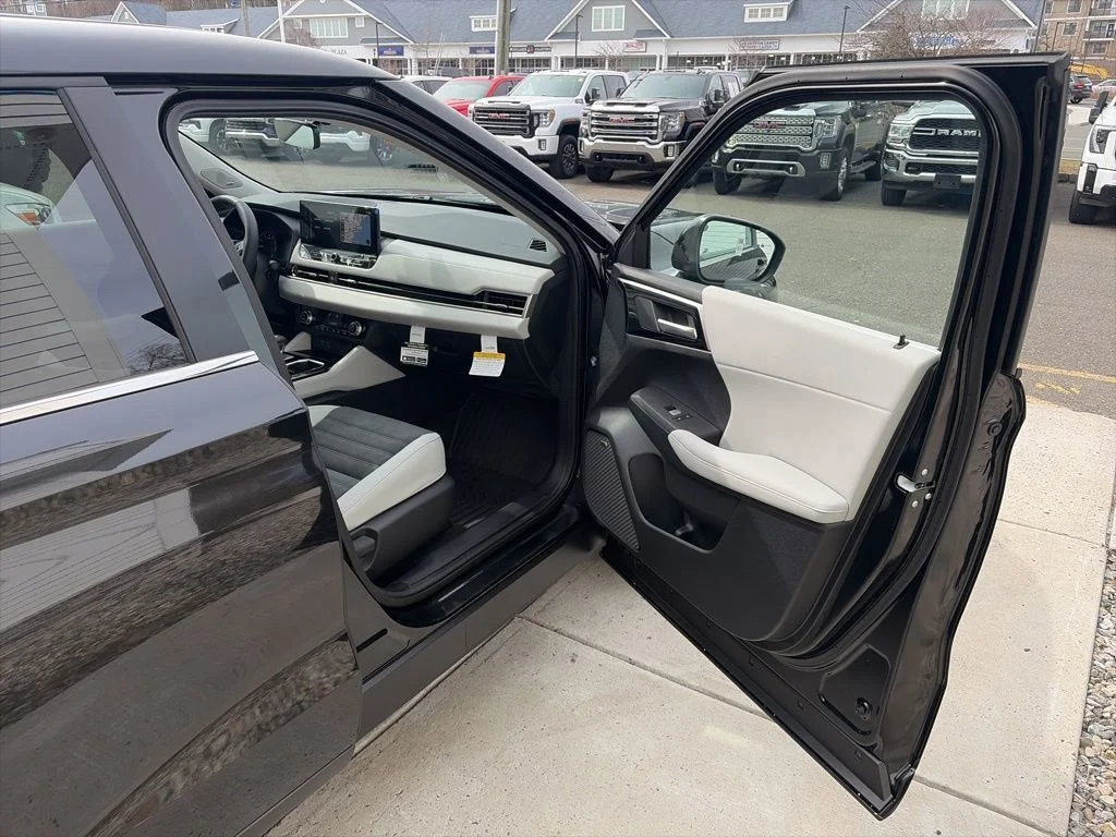 New 2026 Black Mitsubishi SE image 48