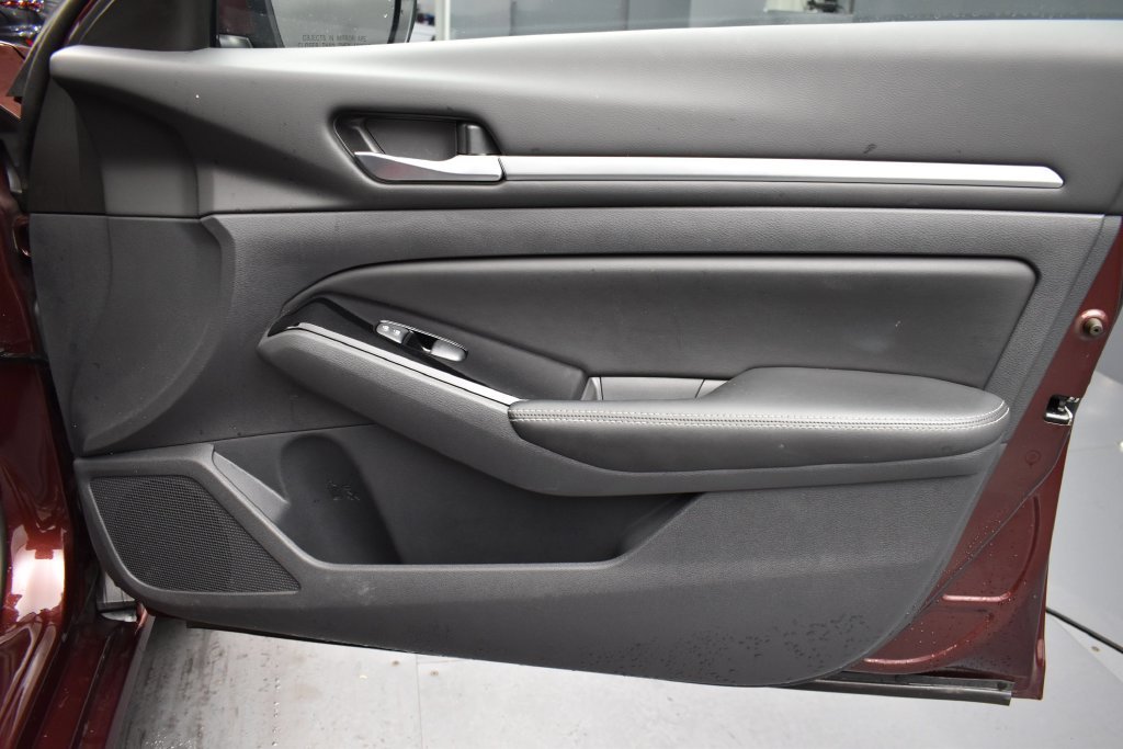 Used 2023 Red Nissan 2.5 SV image 16