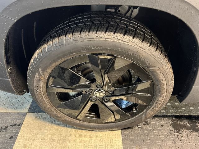 New 2026 White Volkswagen 1.5T SE Black image 8