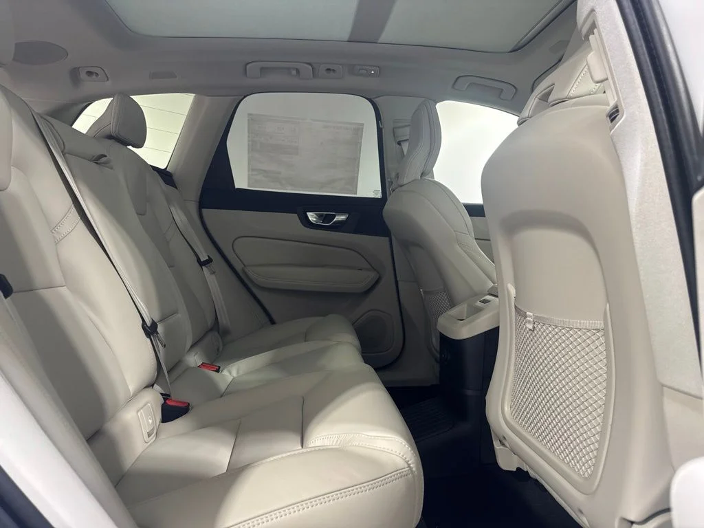 New 2026 Crystal White Volvo T8 Ultra image 25