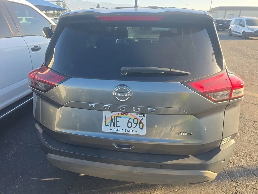 Used 2023 Gray Nissan S image 9