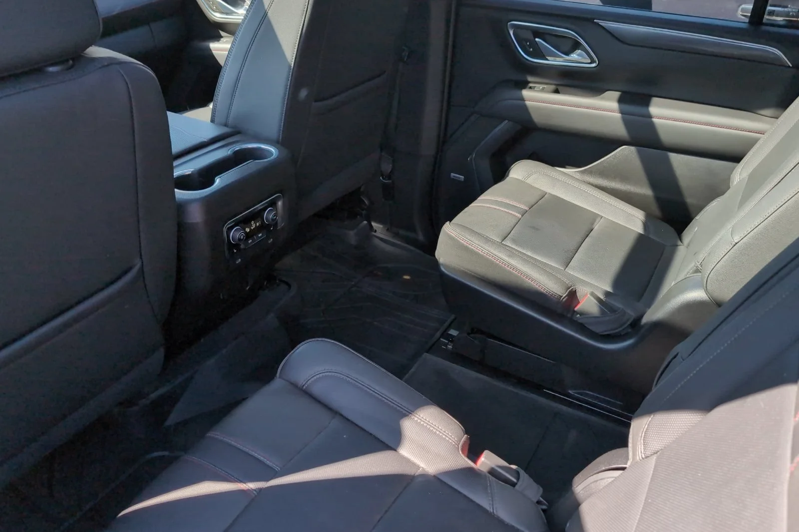 2024 Chevrolet Suburban RST - Photo 12