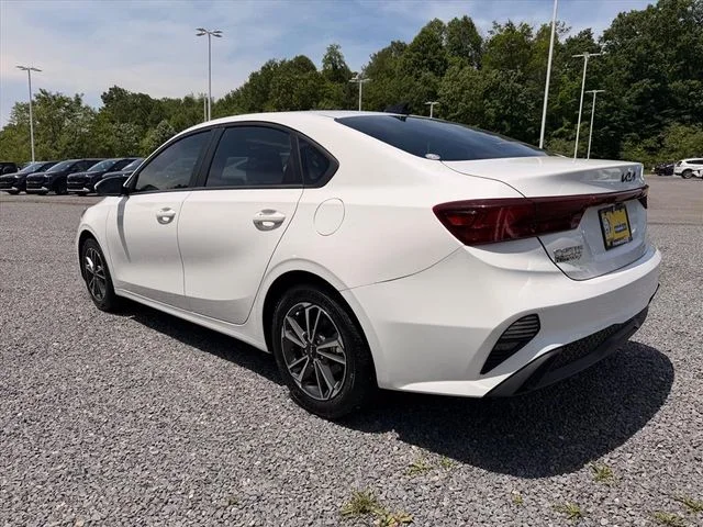 Used 2022 White Kia LXS image 5