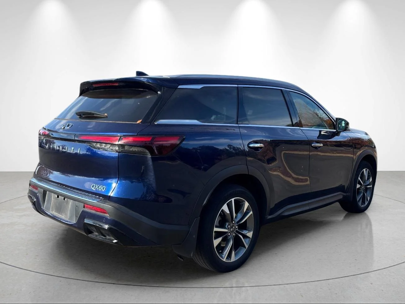 Certified Used 2023 Grand Blue INFINITI LUXE image 5