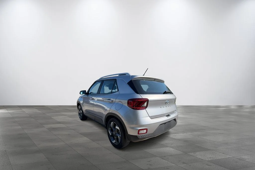 Used 2023 Shimmering Silver Hyundai SEL image 4