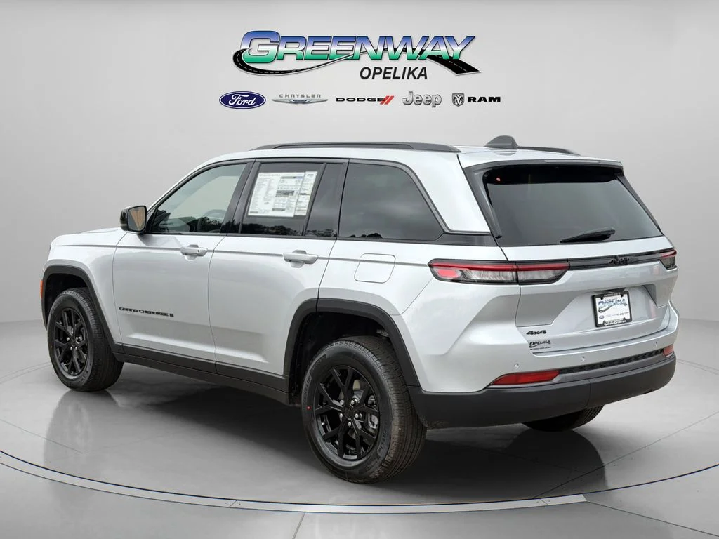 New 2026 Silver Zynith Exterior Paint Jeep Altitude image 5