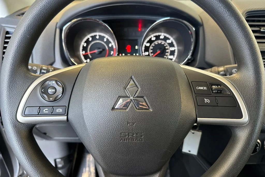 Used 2025 Alloy Silver Metallic Mitsubishi 2.0 ES image 25