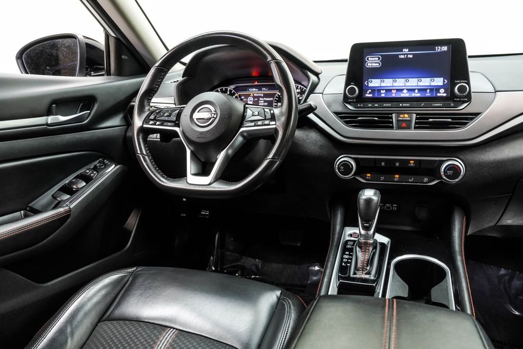 Used 2024 Silver Nissan 2.5 SR image 23