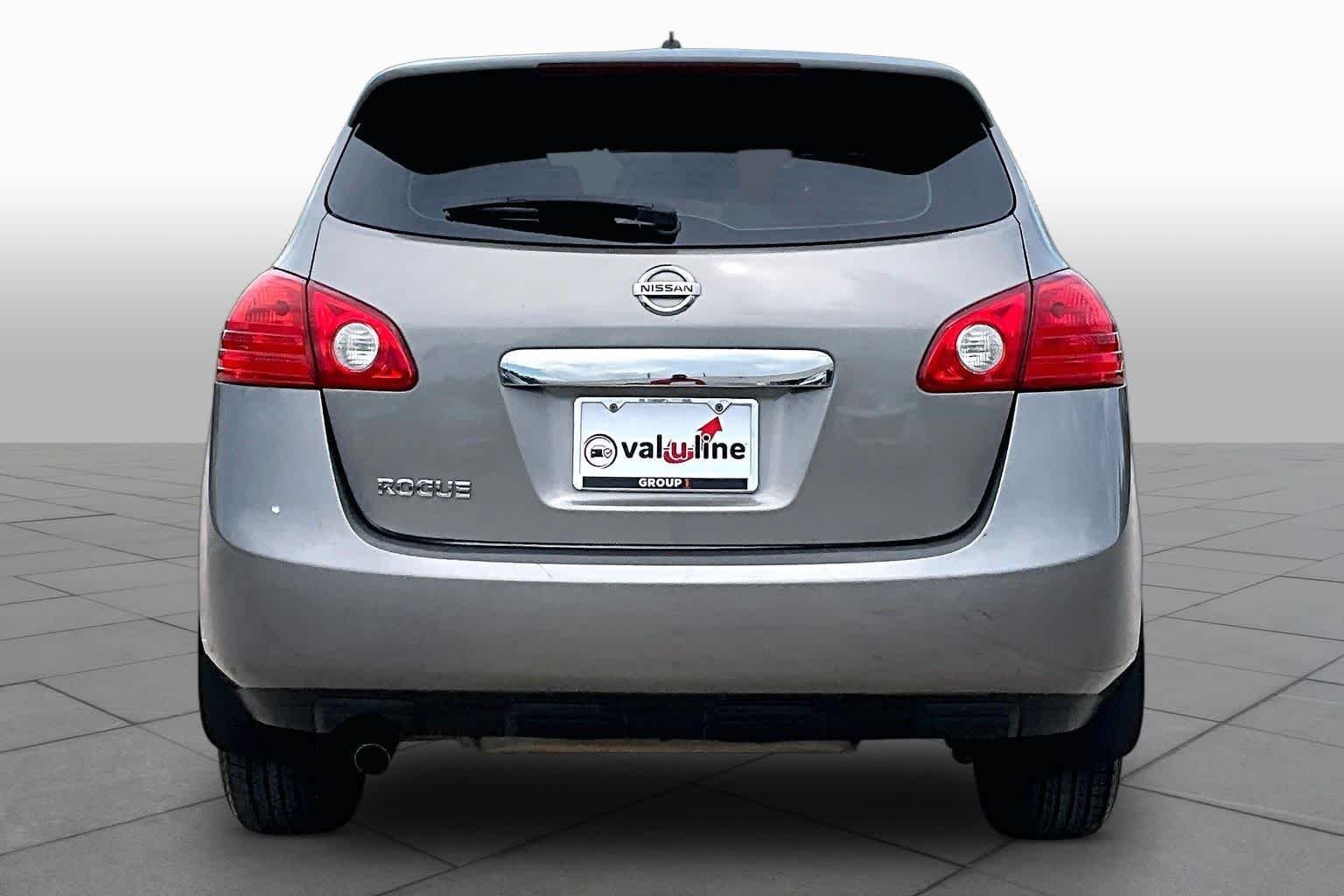 Used 2012 Platinum Graphite Nissan S image 4