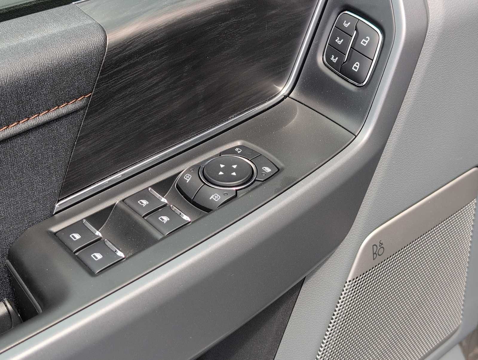 2025 Ford F-150 Lariat - Photo 8