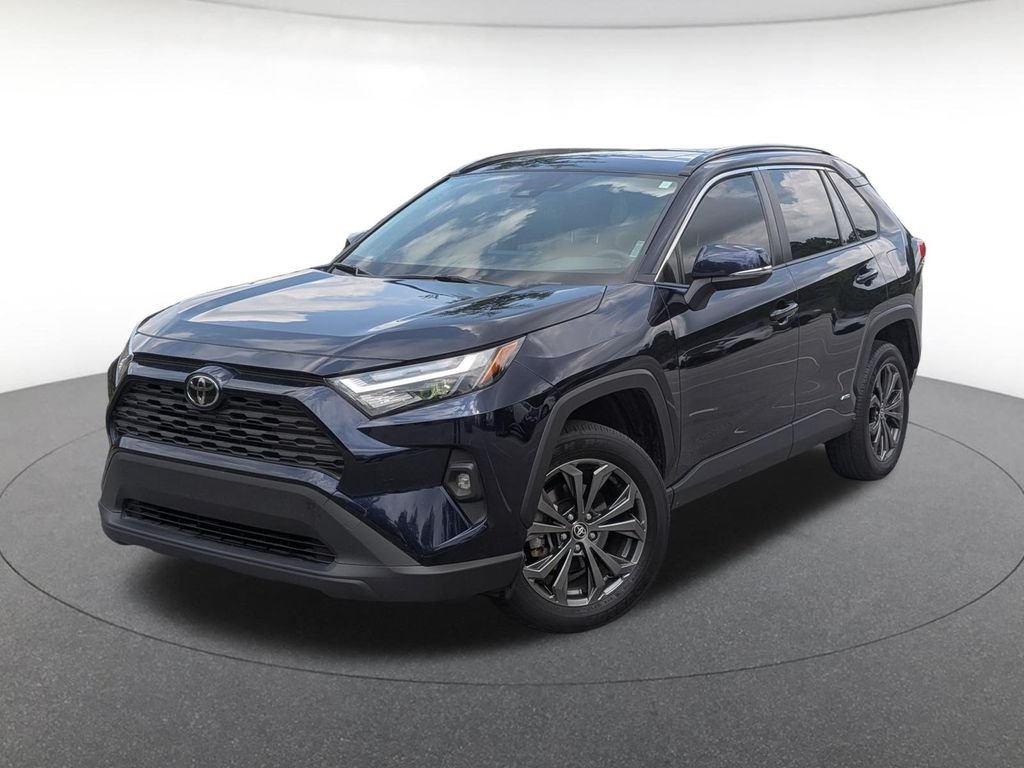 Used 2025  Toyota XLE Premium image 1