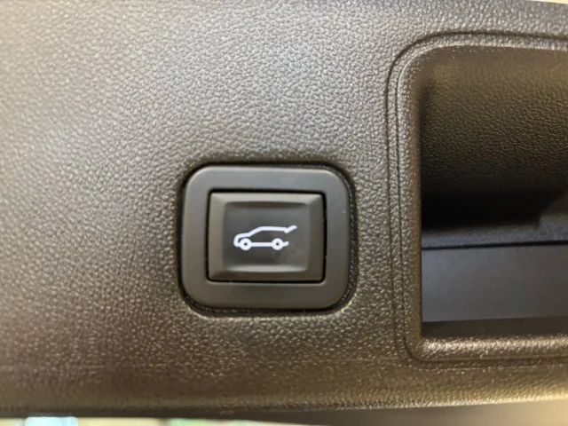 Used 2019 White GMC SLE image 25