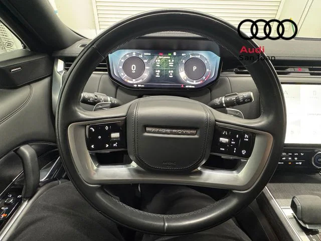 Used 2023 White Land Rover SE image 25