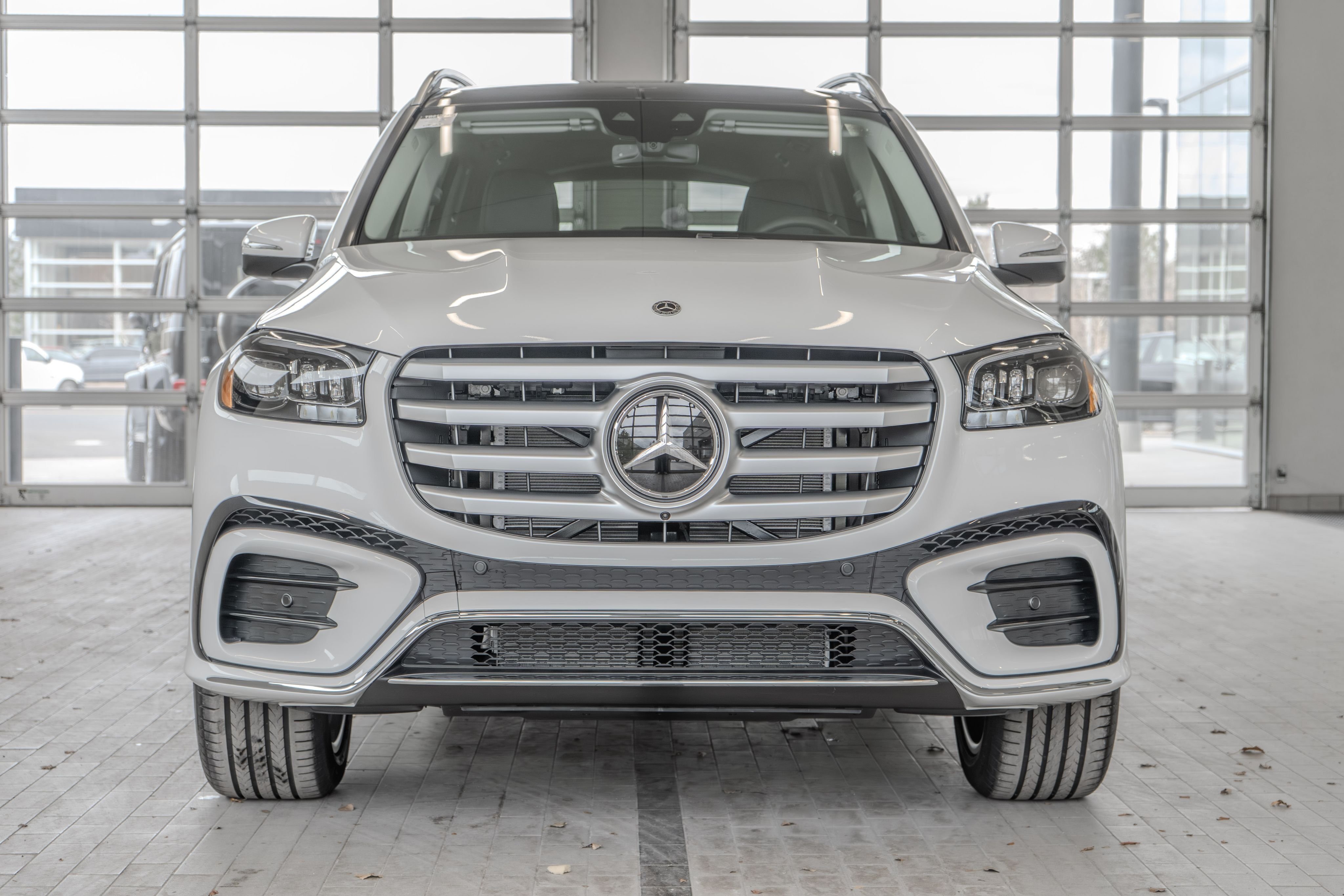 New 2026 MANUFAKTUR Moonlight White Metallic Mercedes-Benz GLS 450 image 11