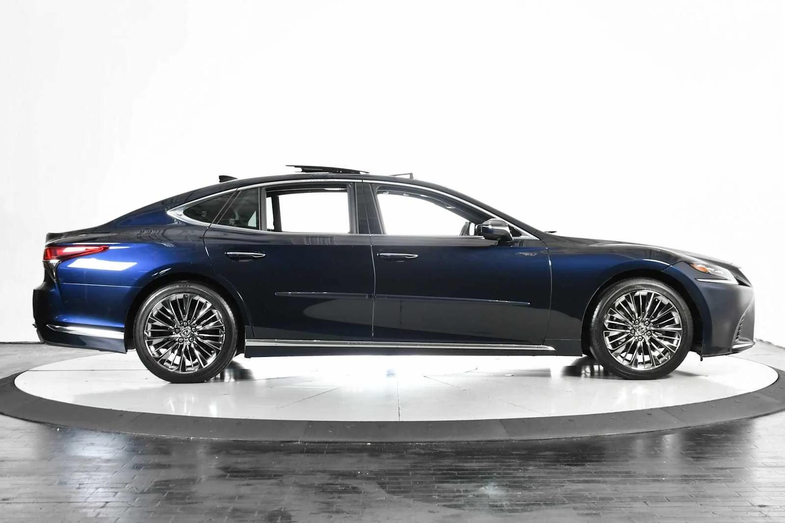 Used 2018 Nightfall Mica Lexus  image 8