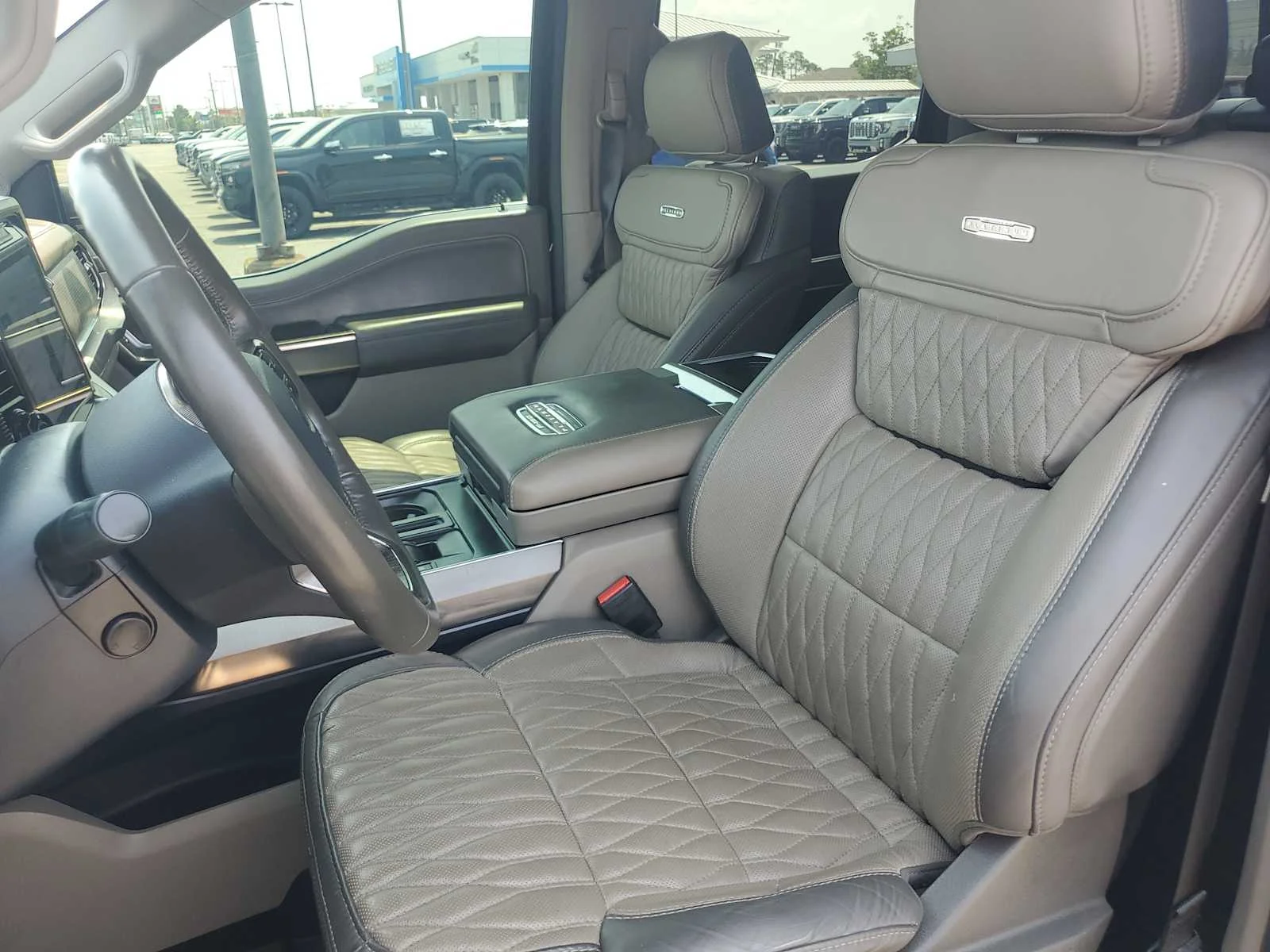 Used 2024  Ford Platinum image 20