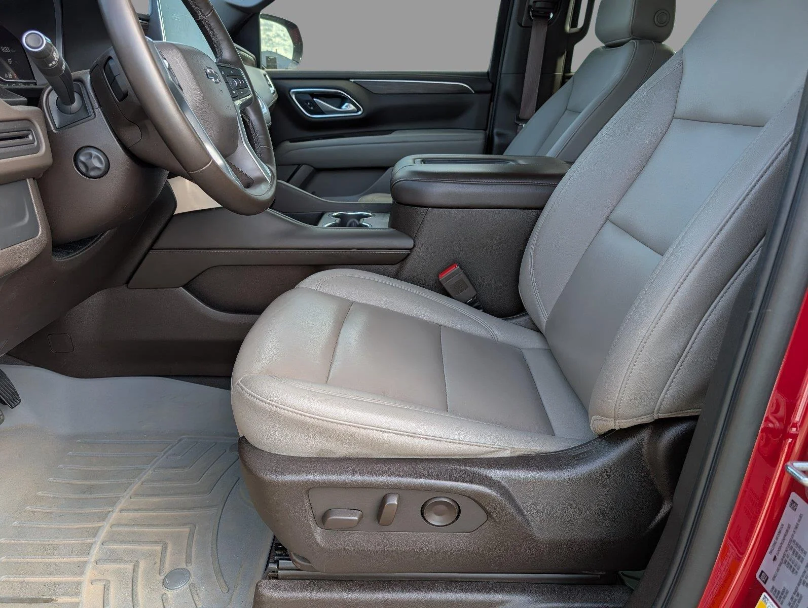 Used 2023 RADIANT RED TINTCOAT Chevrolet Z71 image 3