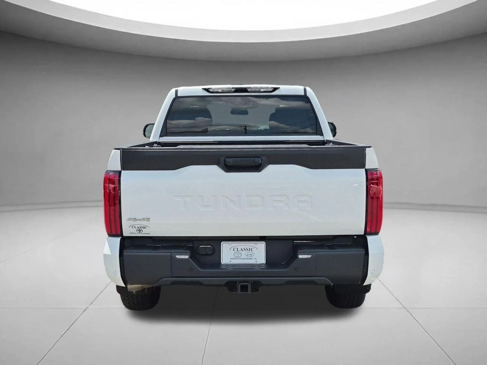 Used 2023 Ice Cap Toyota SR5 image 4