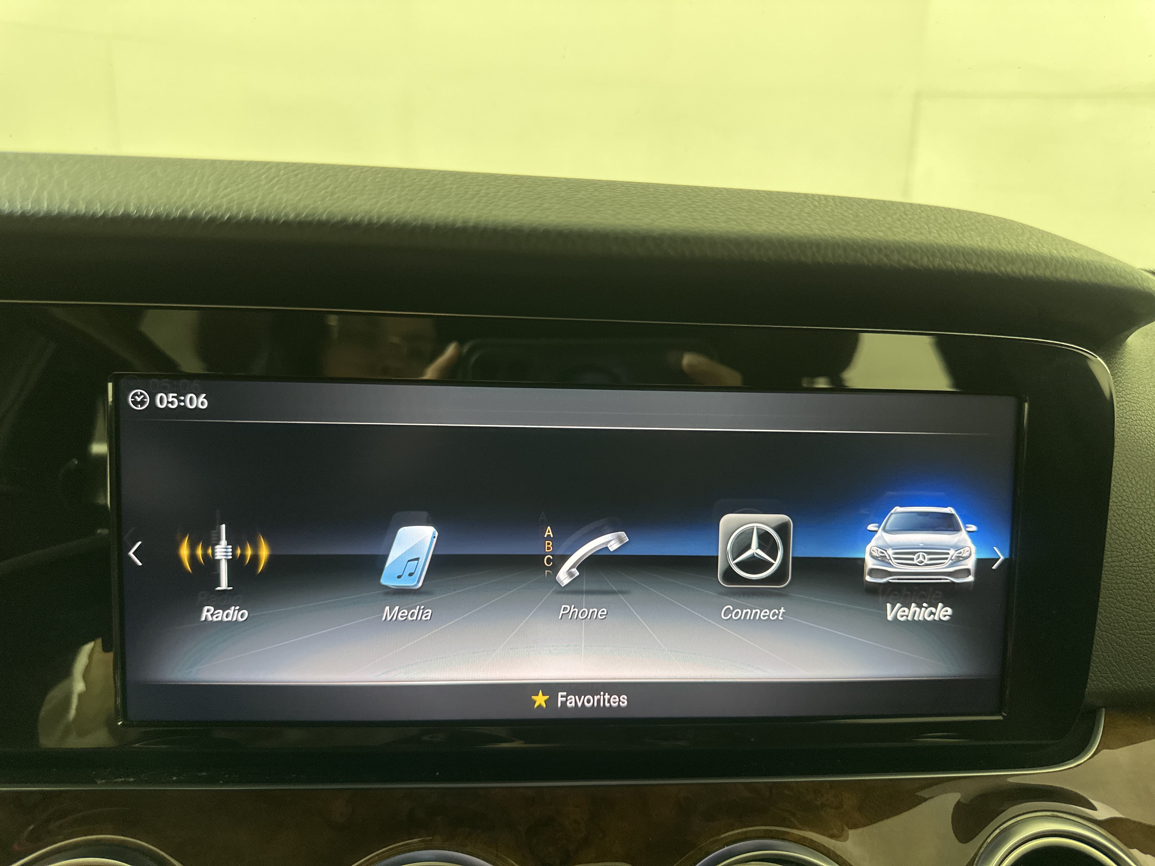 Used 2018  Mercedes-Benz E 400 image 14