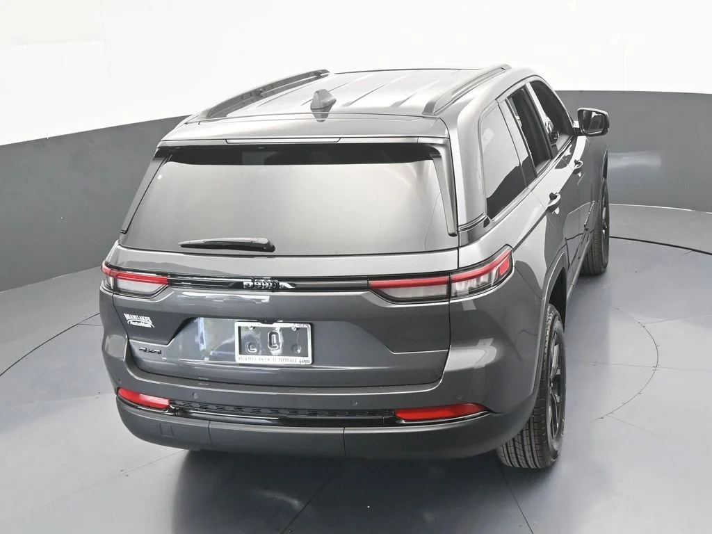 New 2025 Baltic Gray Metallic Clear-Coat Exterior Paint Jeep Altitude X image 42