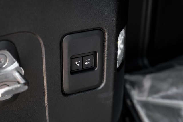 New 2026 Santorini Black Land Rover X-Dynamic SE image 56