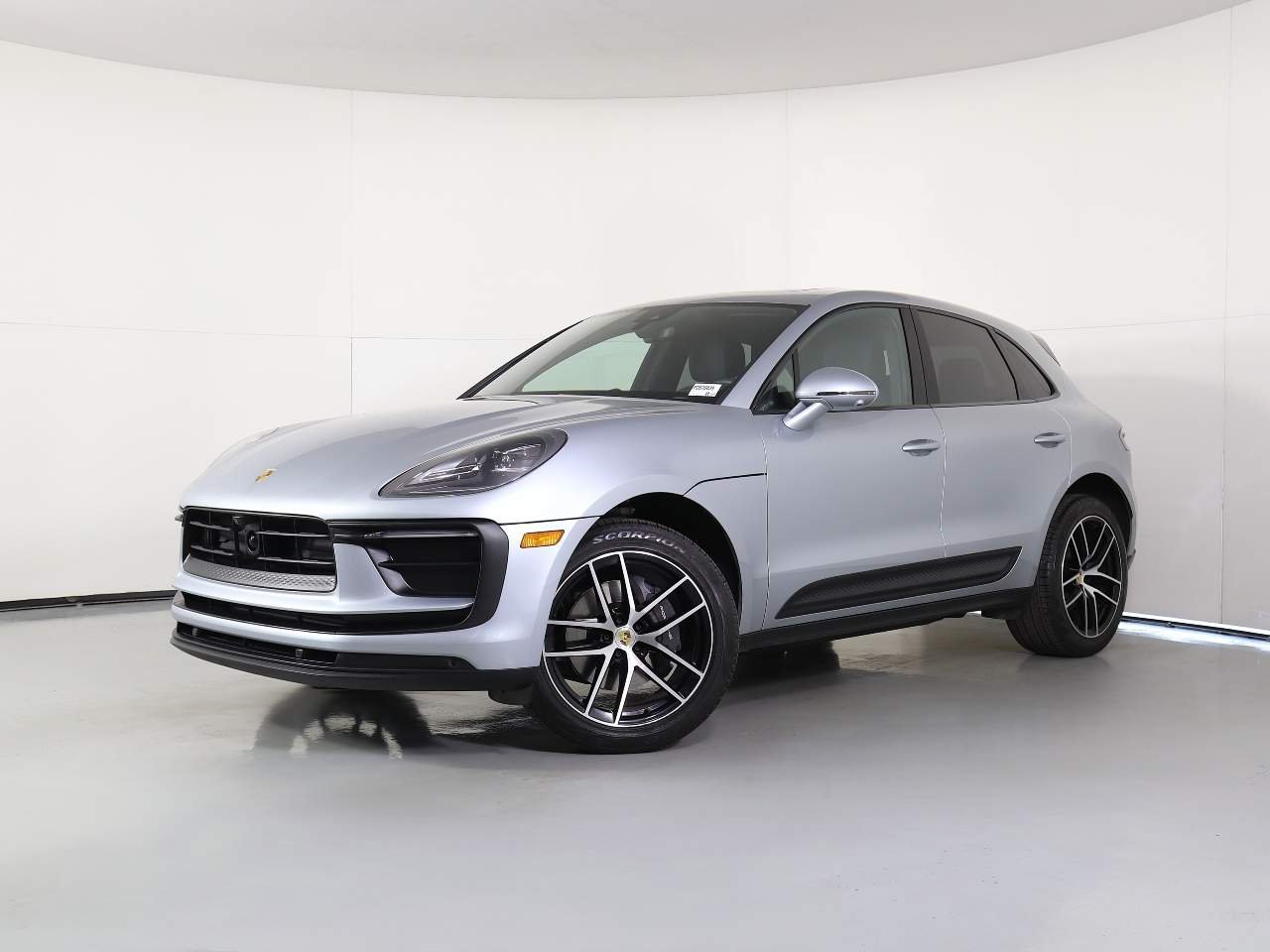 2025 Porsche Macan's photo