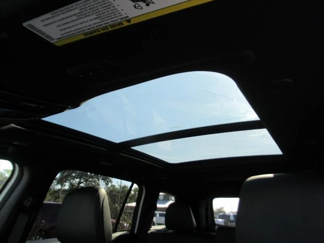 New 2026 Bright White Clear-Coat Exterior Paint Jeep Overland image 27