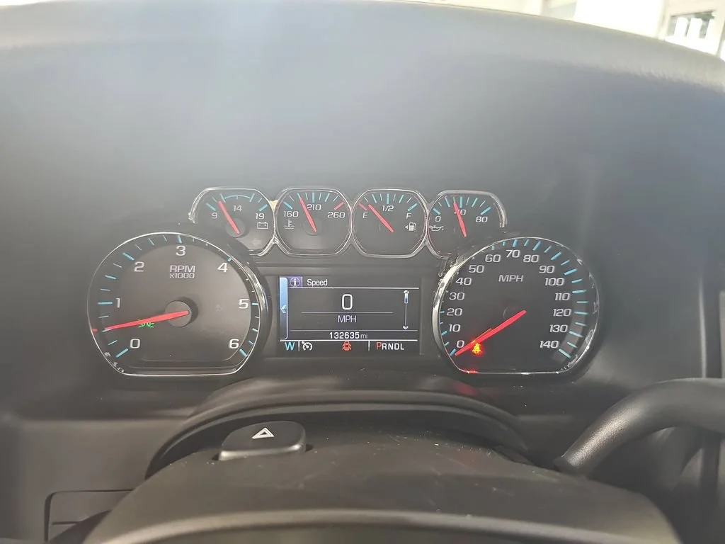Used 2018 SUMMIT WHITE Chevrolet LT image 27