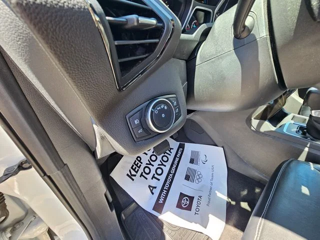 Used 2018 White Platinum Clearcoat Metallic Ford Titanium image 10