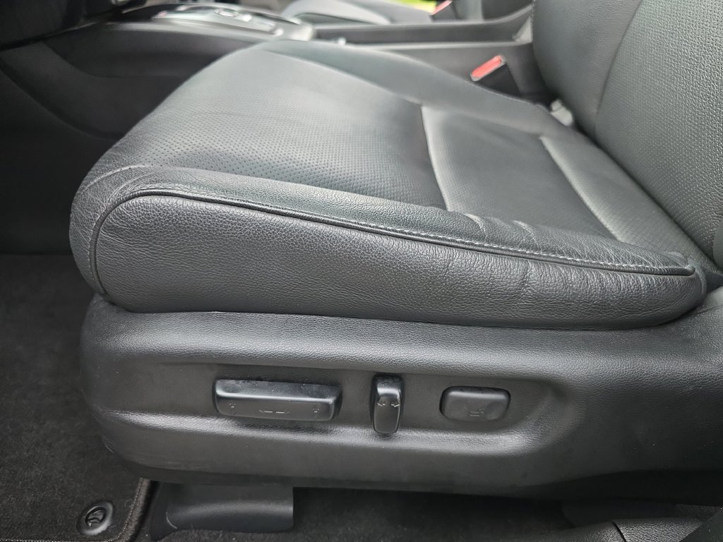 Used 2022 Beige Honda EX-L image 30