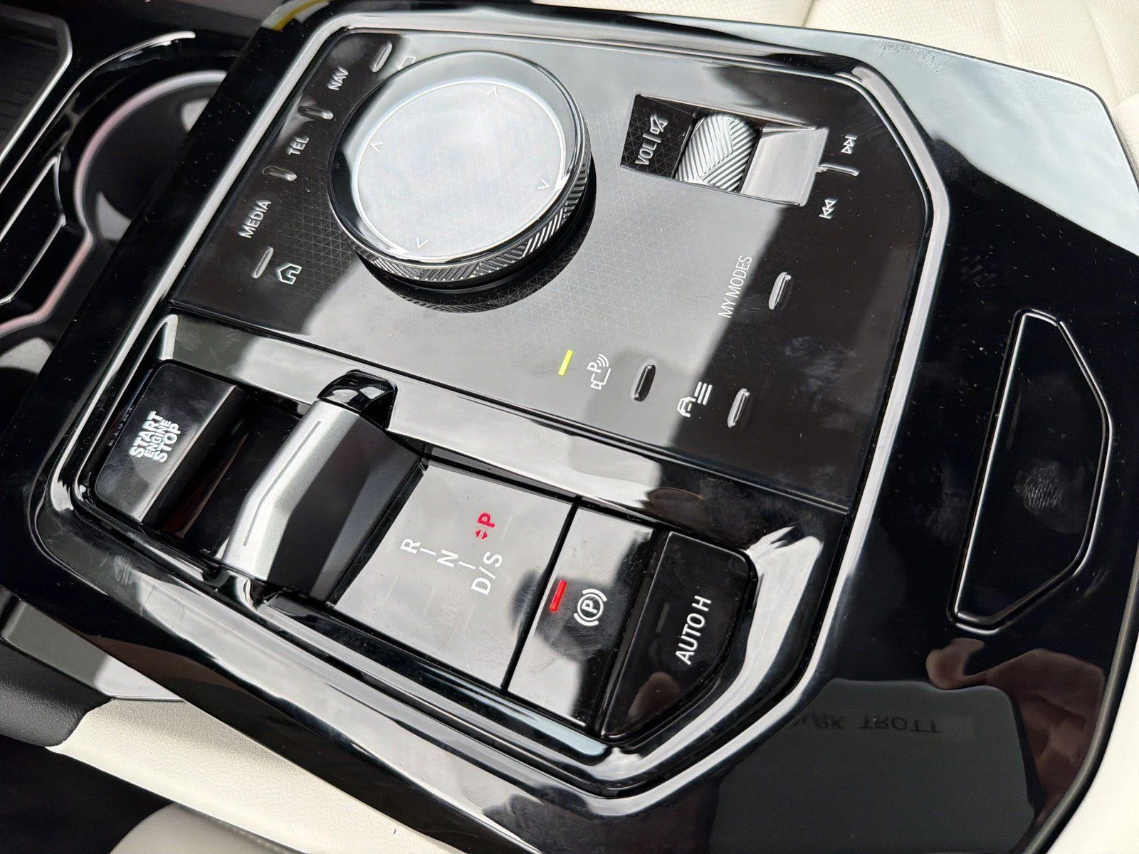 New 2027 Black Sapphire Metallic BMW 530i xDrive image 38