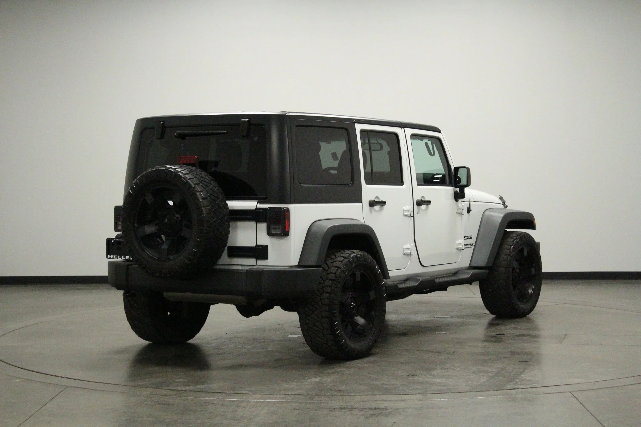 Used 2018 Bright White Clearcoat Jeep Sport image 8