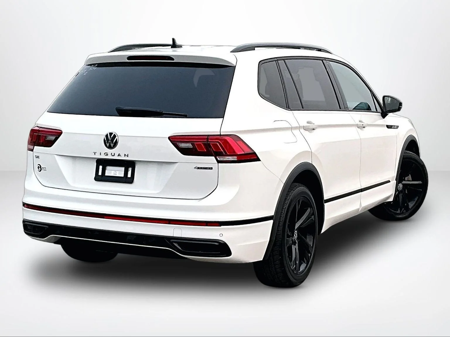 Used 2023 White Volkswagen 2.0T SE R-Line Black image 3