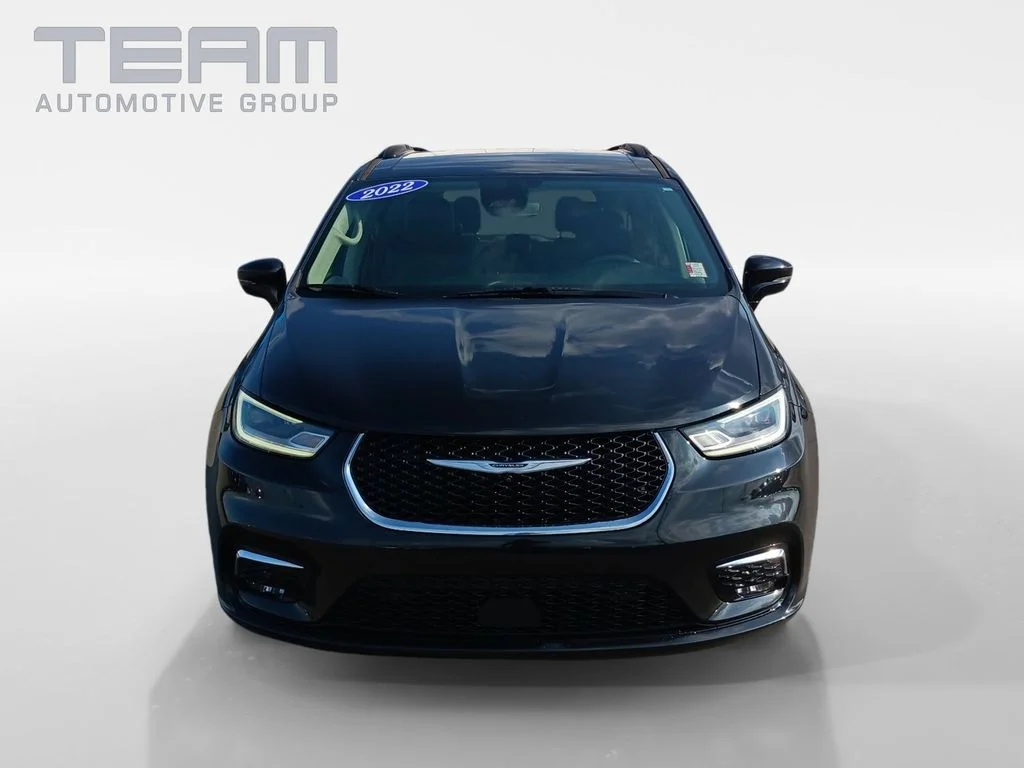 Used 2022 Black Chrysler Touring L image 2