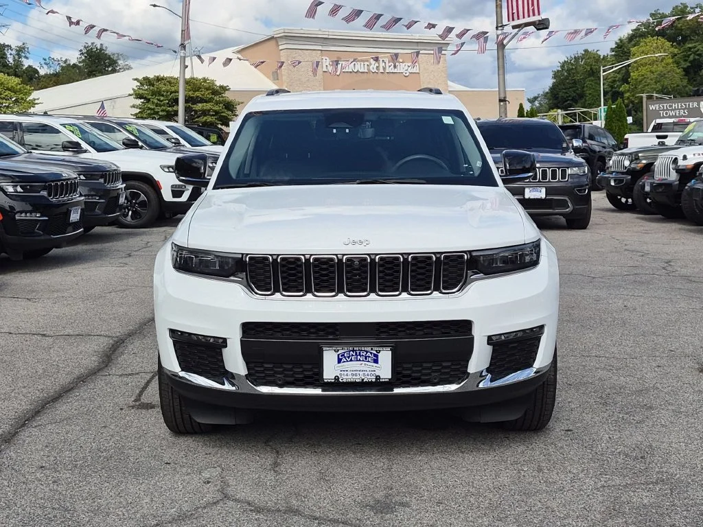 Used 2023 White Jeep Limited image 2