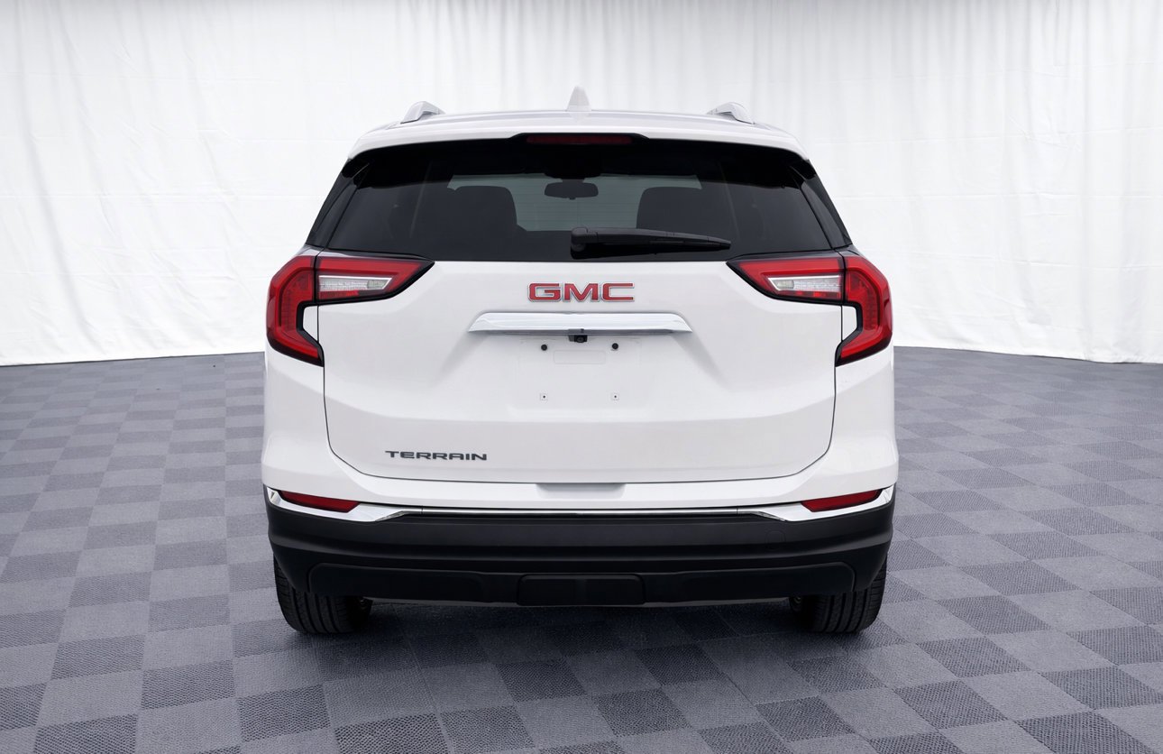Used 2024 Summit White GMC SLT image 4
