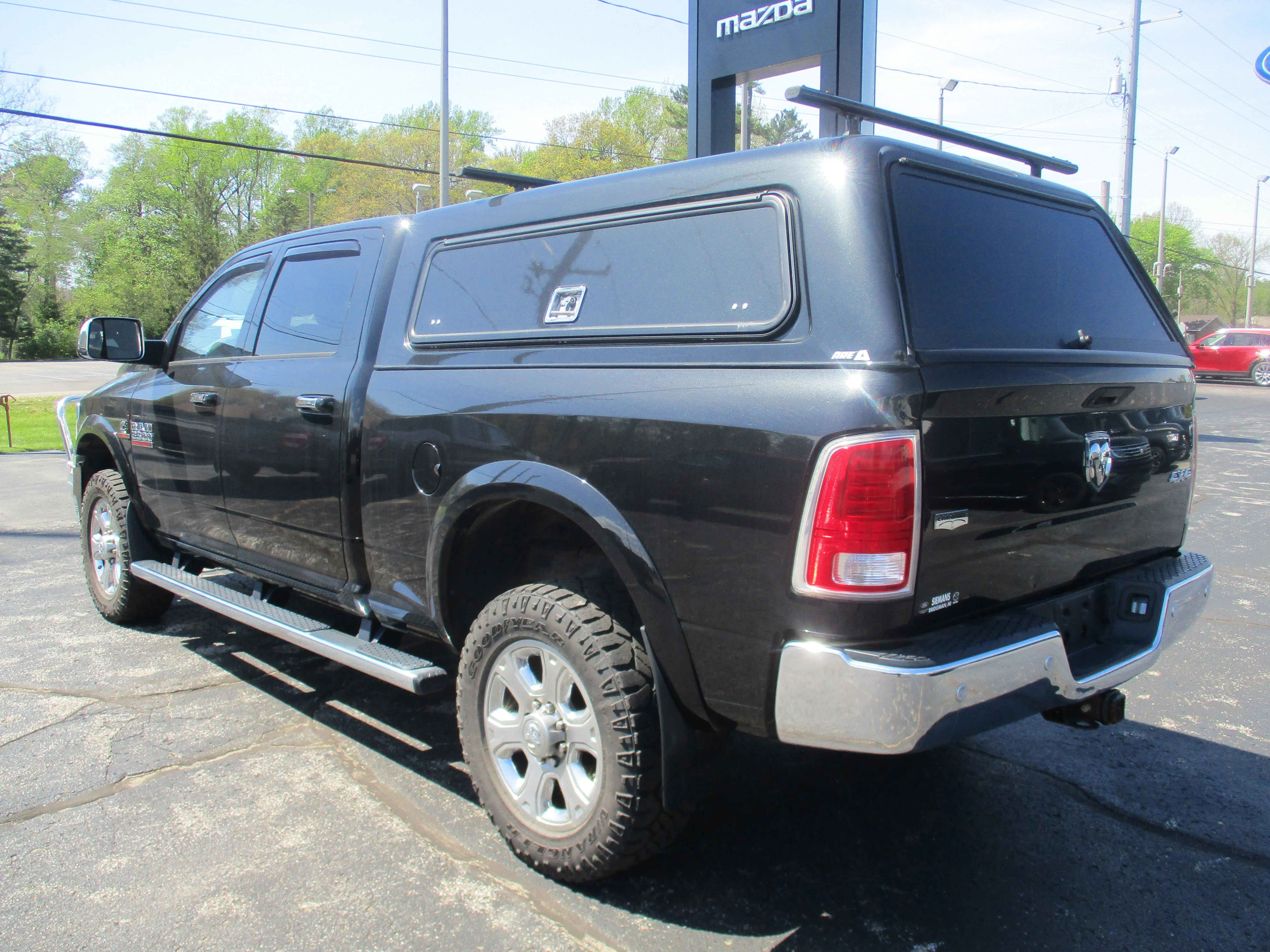 Used 2016 Brilliant Black Crystal Pearlcoat Ram Laramie image 18