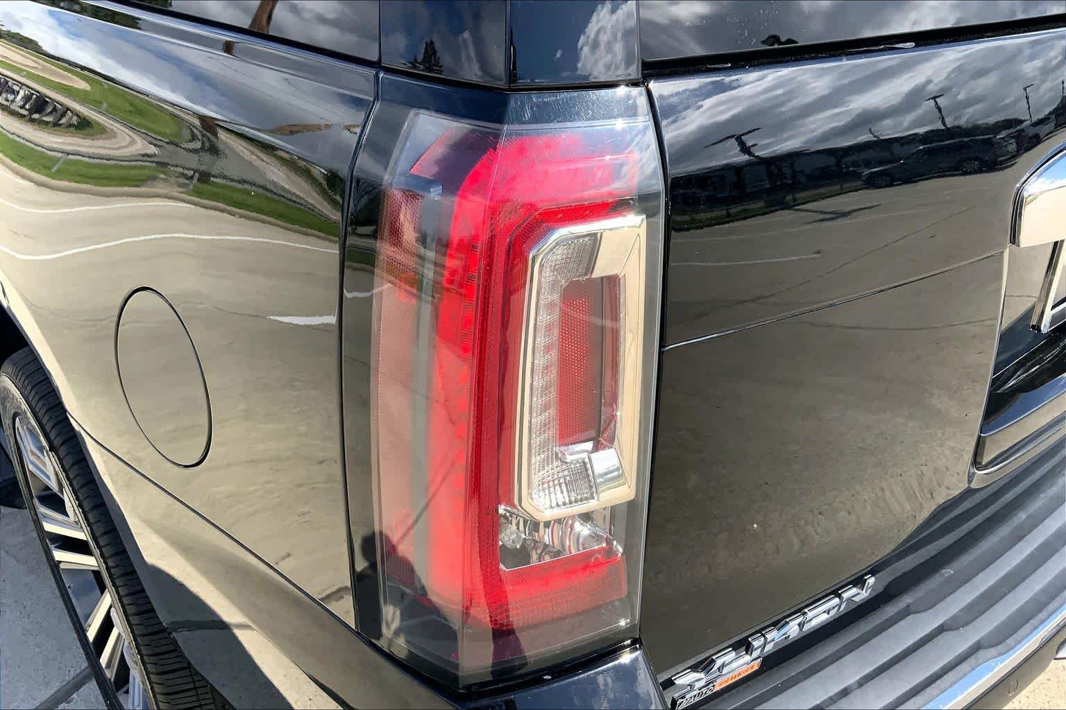 Used 2018 Onyx Black GMC Denali image 28