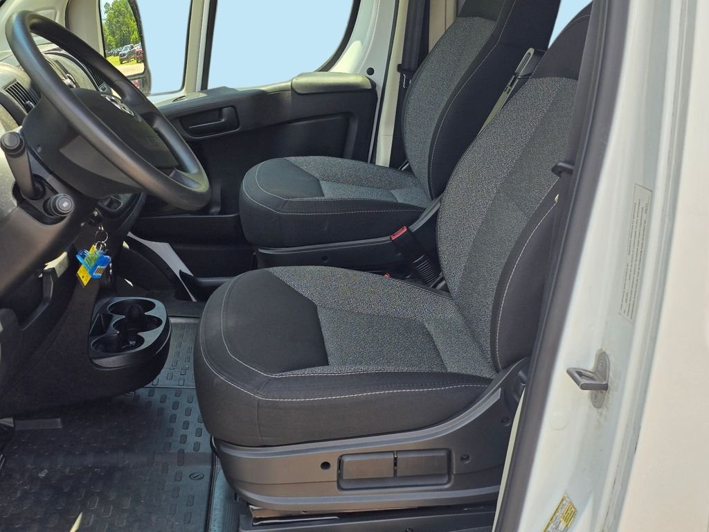 Used 2021 White Ram Base image 16