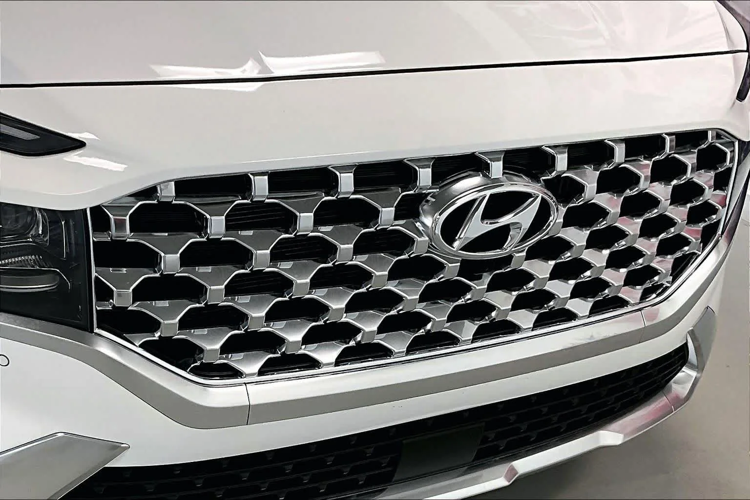 Used 2023 Serenity White Pearl Hyundai Limited image 30