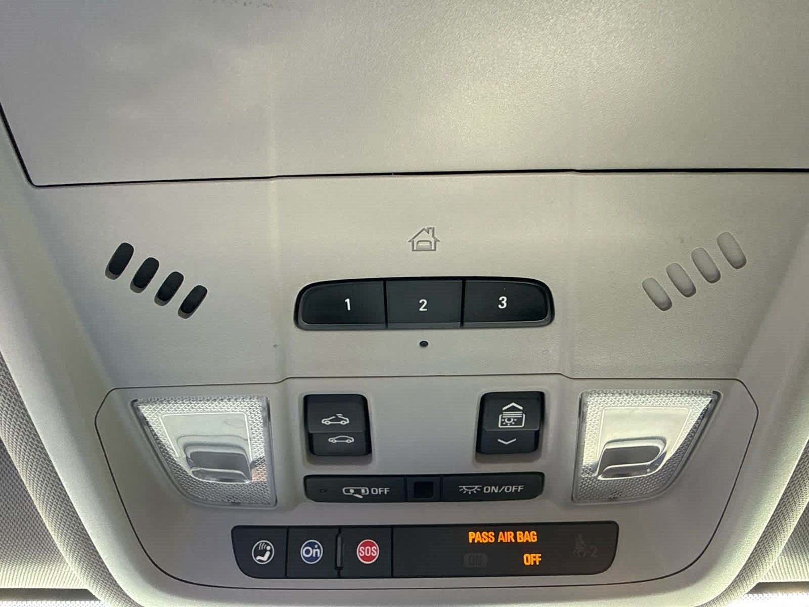 Used 2018 IRIDESCENT PEARL TRICOAT Chevrolet LT image 12