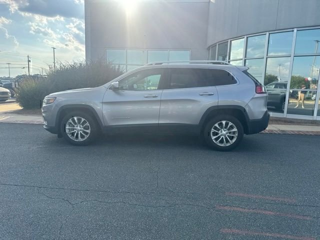Used 2019 Silver Jeep Latitude image 11