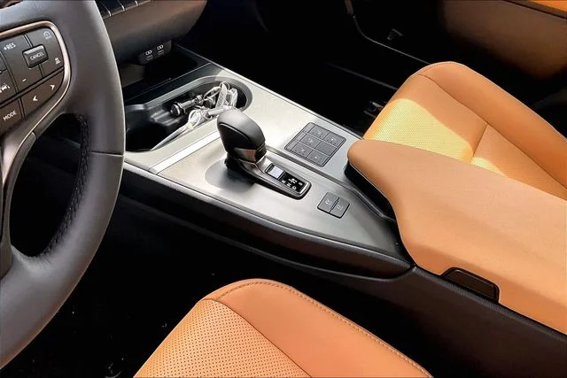 New 2026 Ultra White Lexus 300h Premium image 8