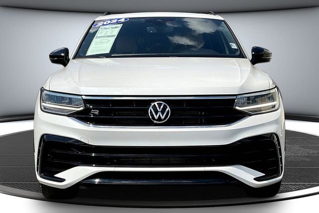 Used 2024 White Volkswagen 2.0T SE R-Line Black image 2