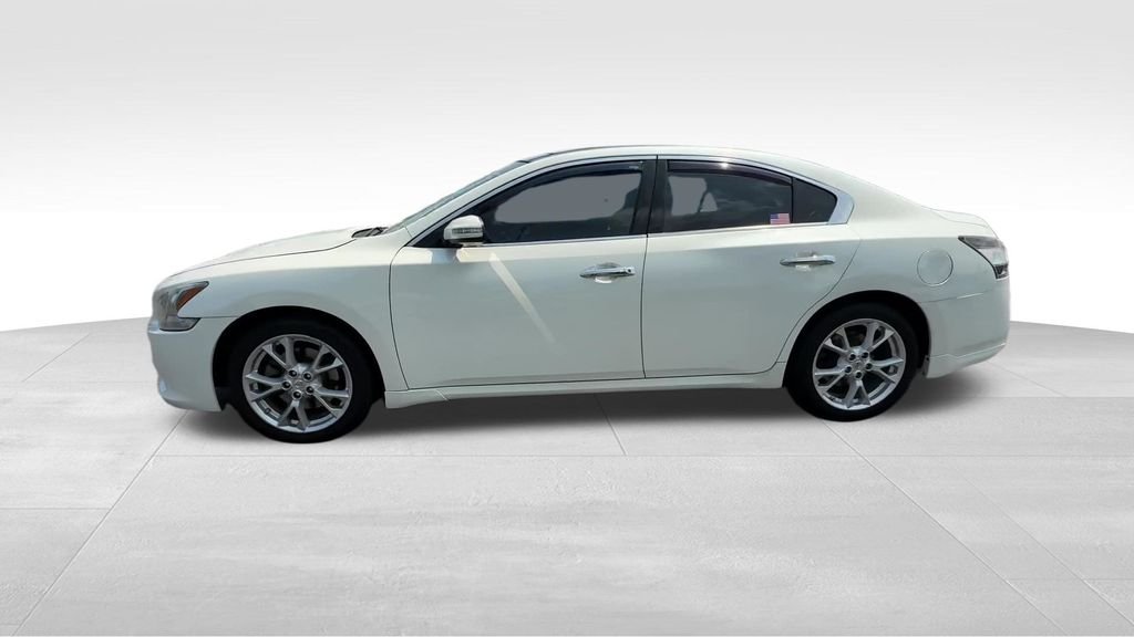 Used 2013 Pearl White Nissan 3.5 SV image 3