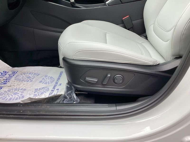 New 2026 White Hyundai SEL image 20
