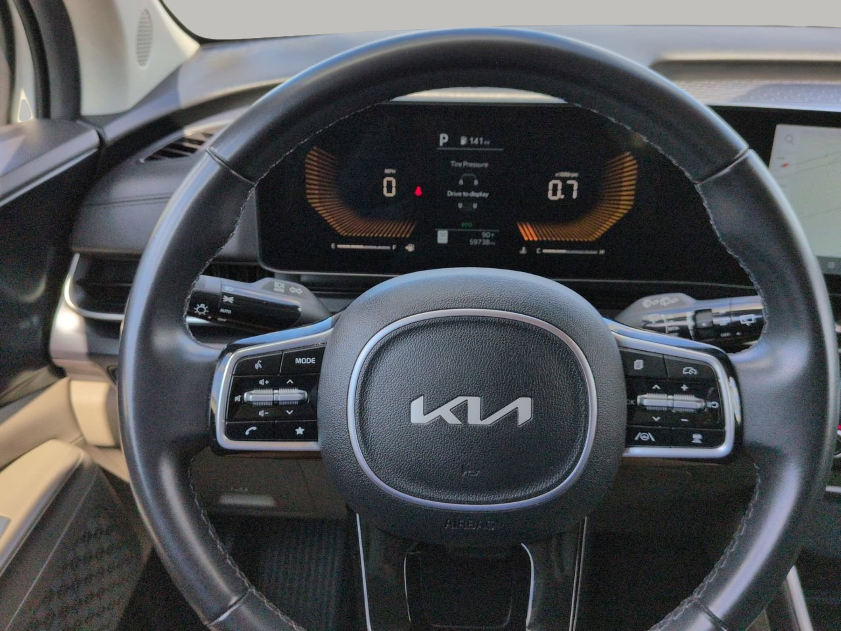 Certified Used 2025 Snow White Pearl Kia LXS image 26