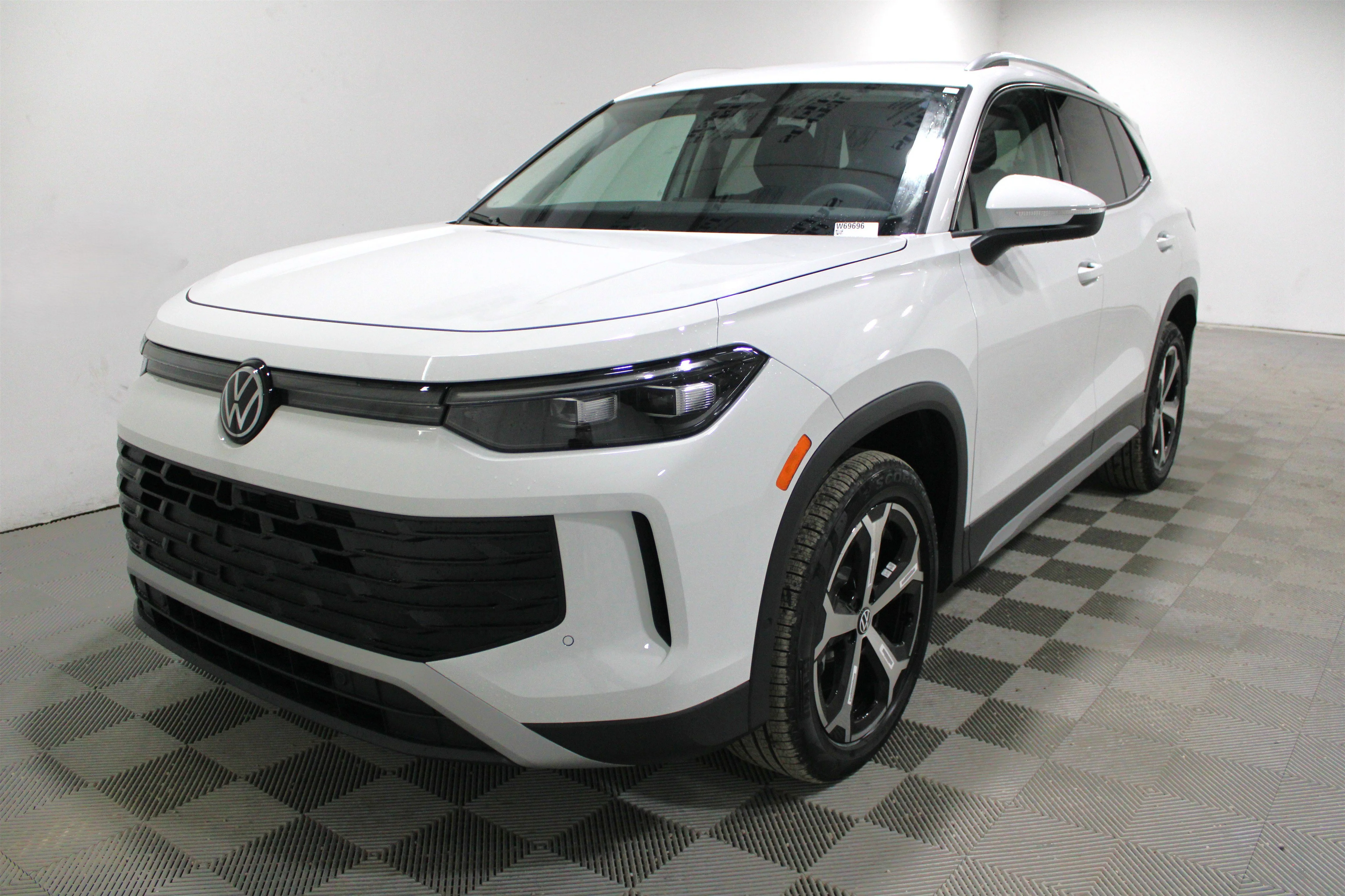 New 2026 Pure White Volkswagen SE image 30